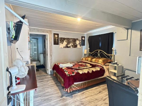 Guest Suite - Private Retreat - J-1